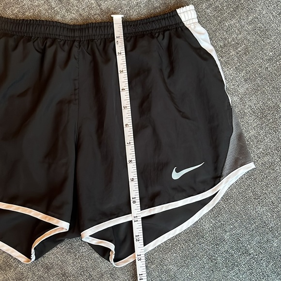 Nike Dri-Fit Shorts with brief liner - Picture 6 of 7